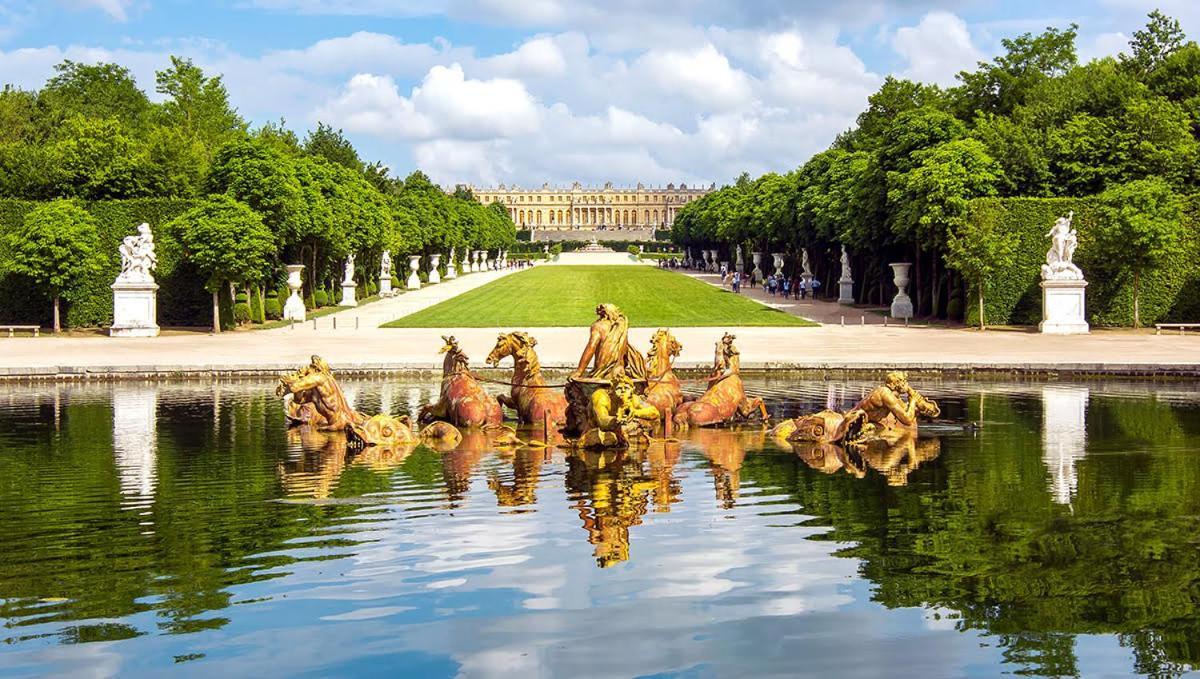 La Cour Des Senteurs / F2 Chateau De *